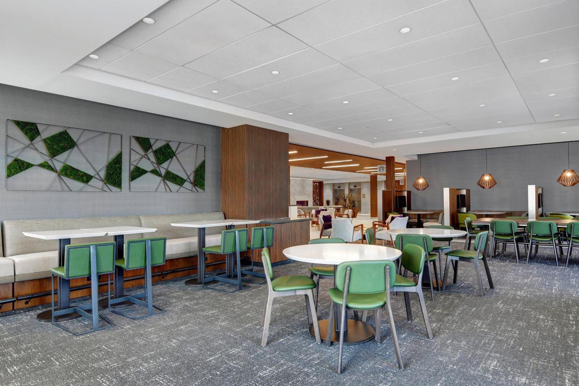 Courtyard By Marriott Manhattan Aggieville מראה חיצוני תמונה