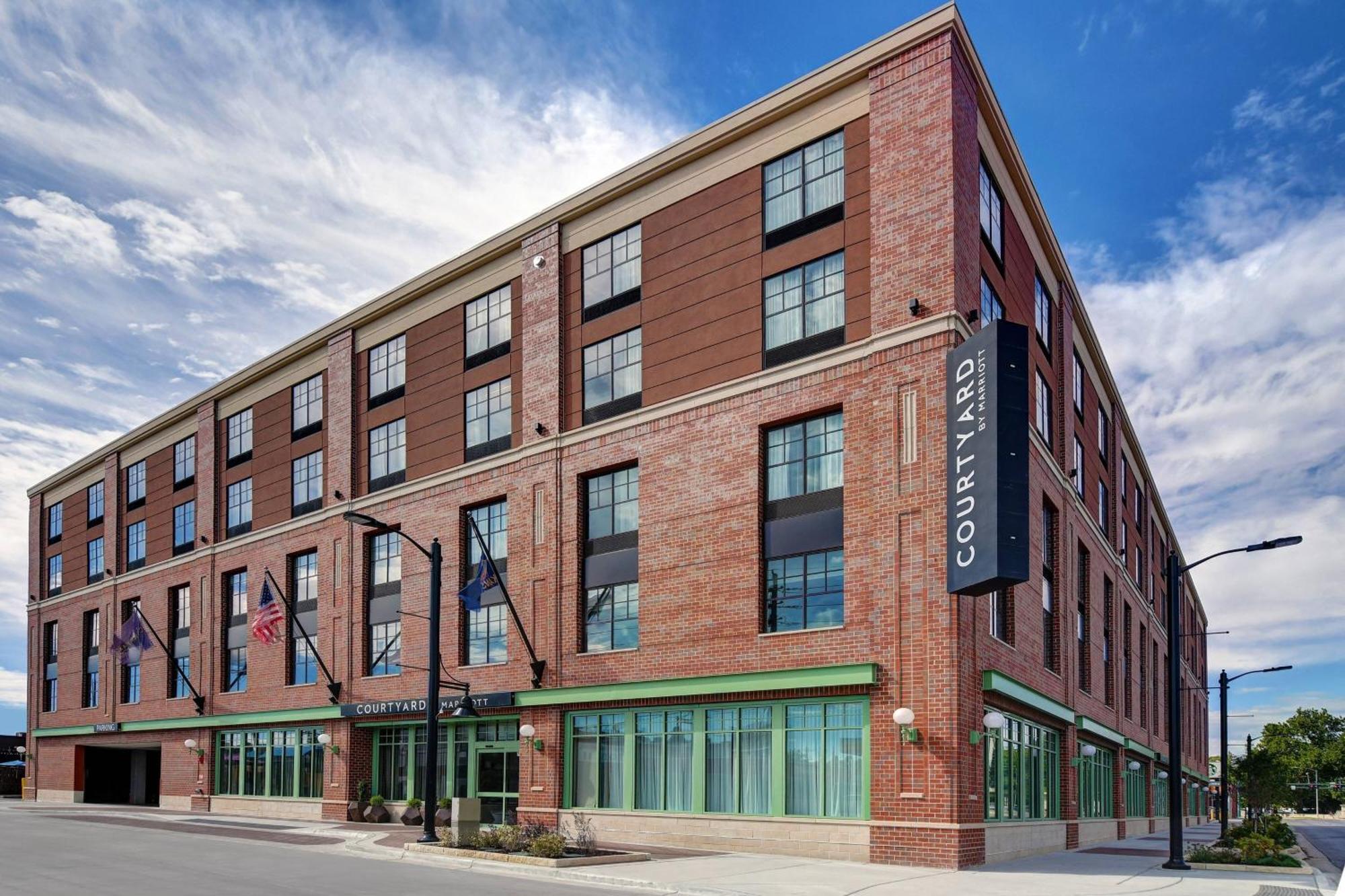 Courtyard By Marriott Manhattan Aggieville מראה חיצוני תמונה