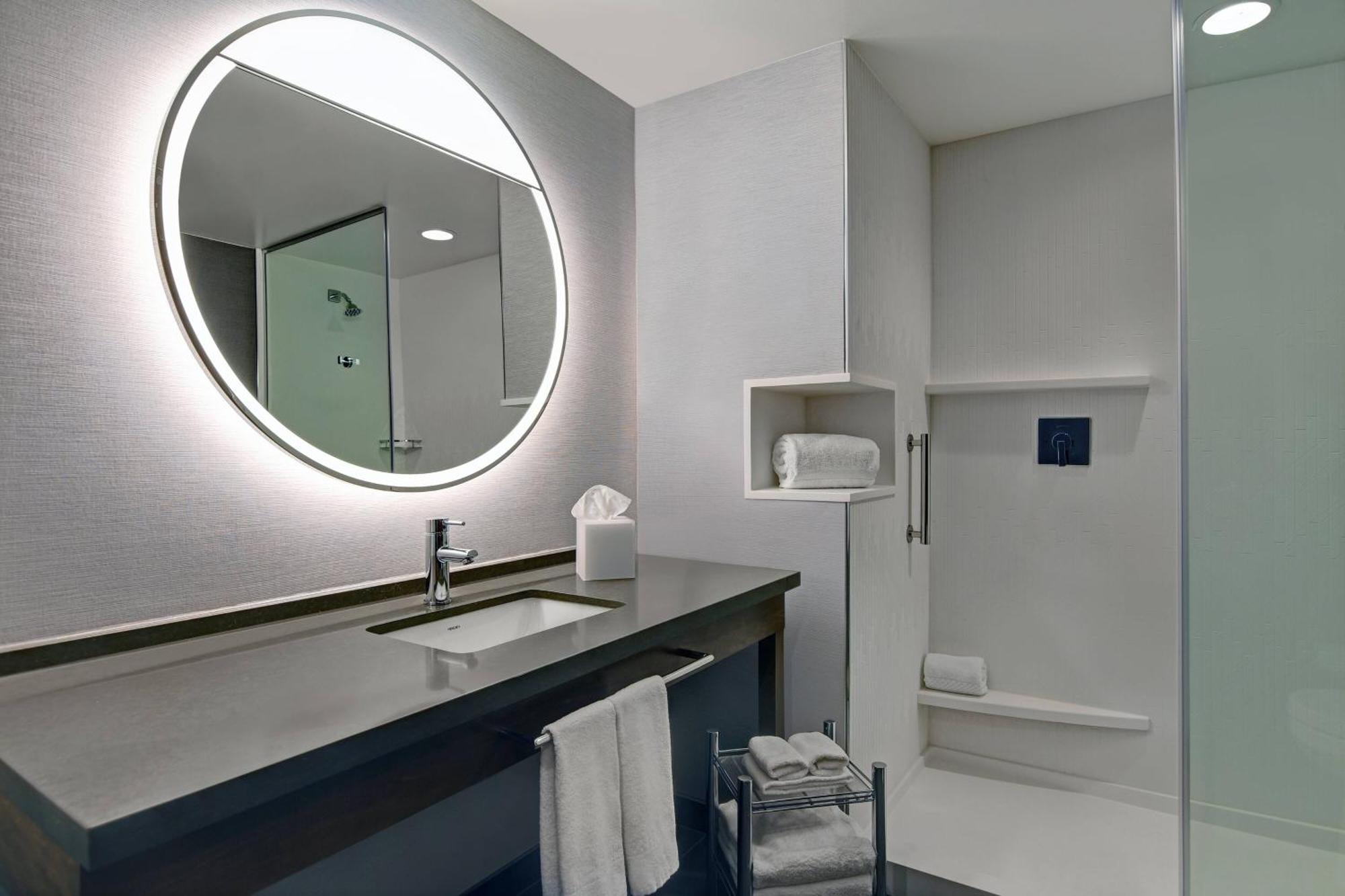 Courtyard By Marriott Manhattan Aggieville מראה חיצוני תמונה