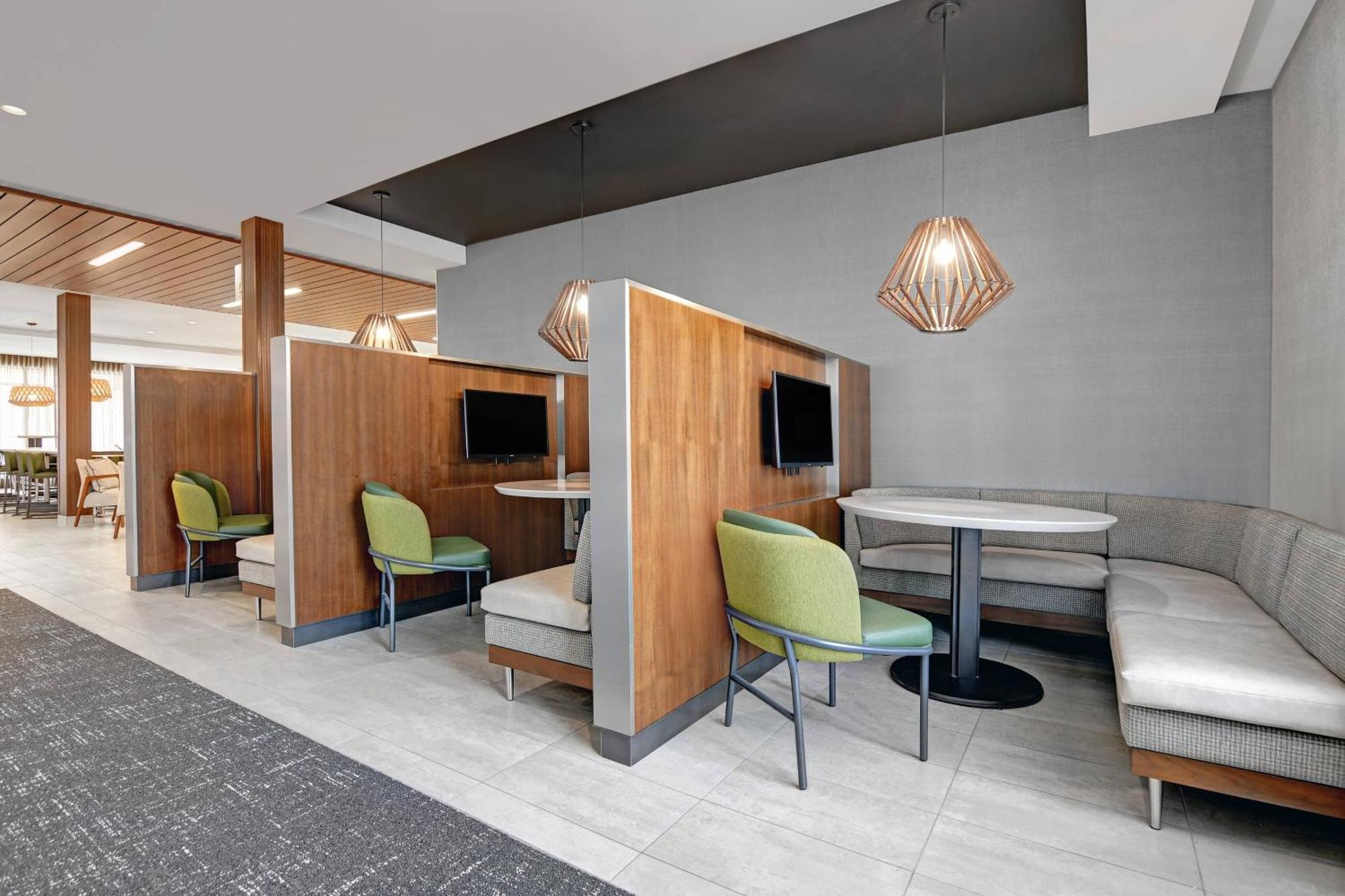 Courtyard By Marriott Manhattan Aggieville מראה חיצוני תמונה