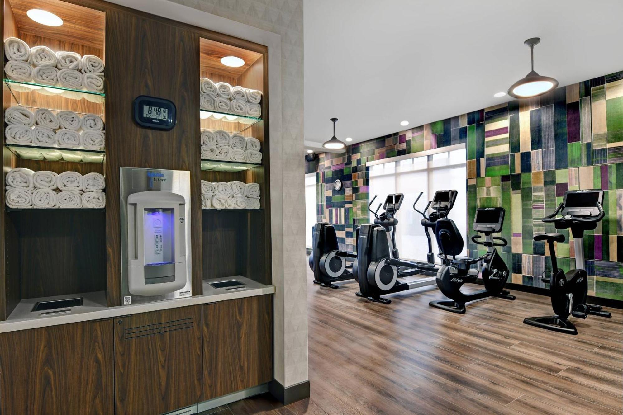 Courtyard By Marriott Manhattan Aggieville מראה חיצוני תמונה