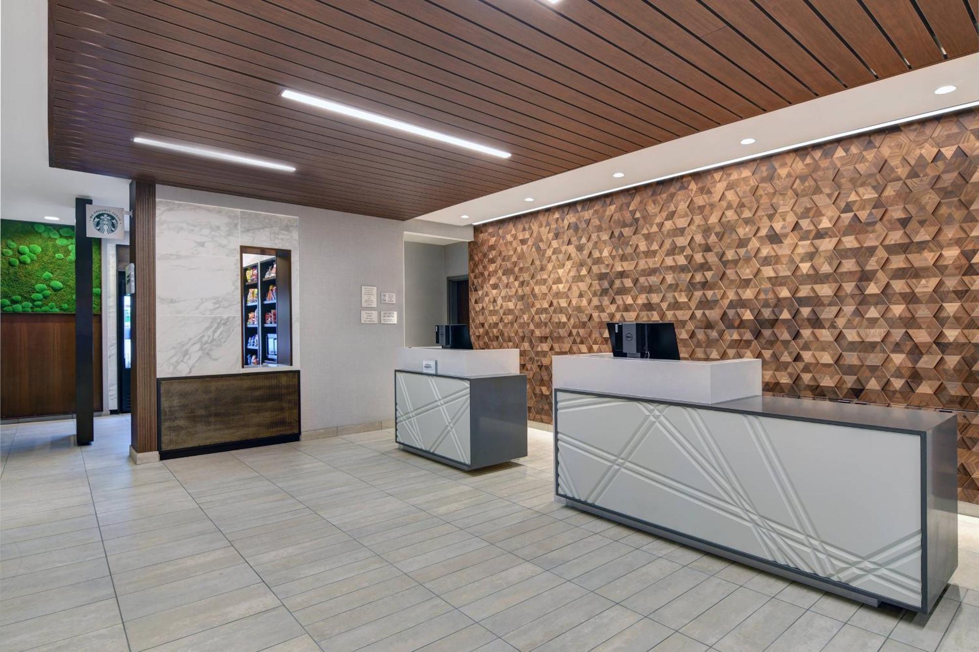 Courtyard By Marriott Manhattan Aggieville מראה חיצוני תמונה
