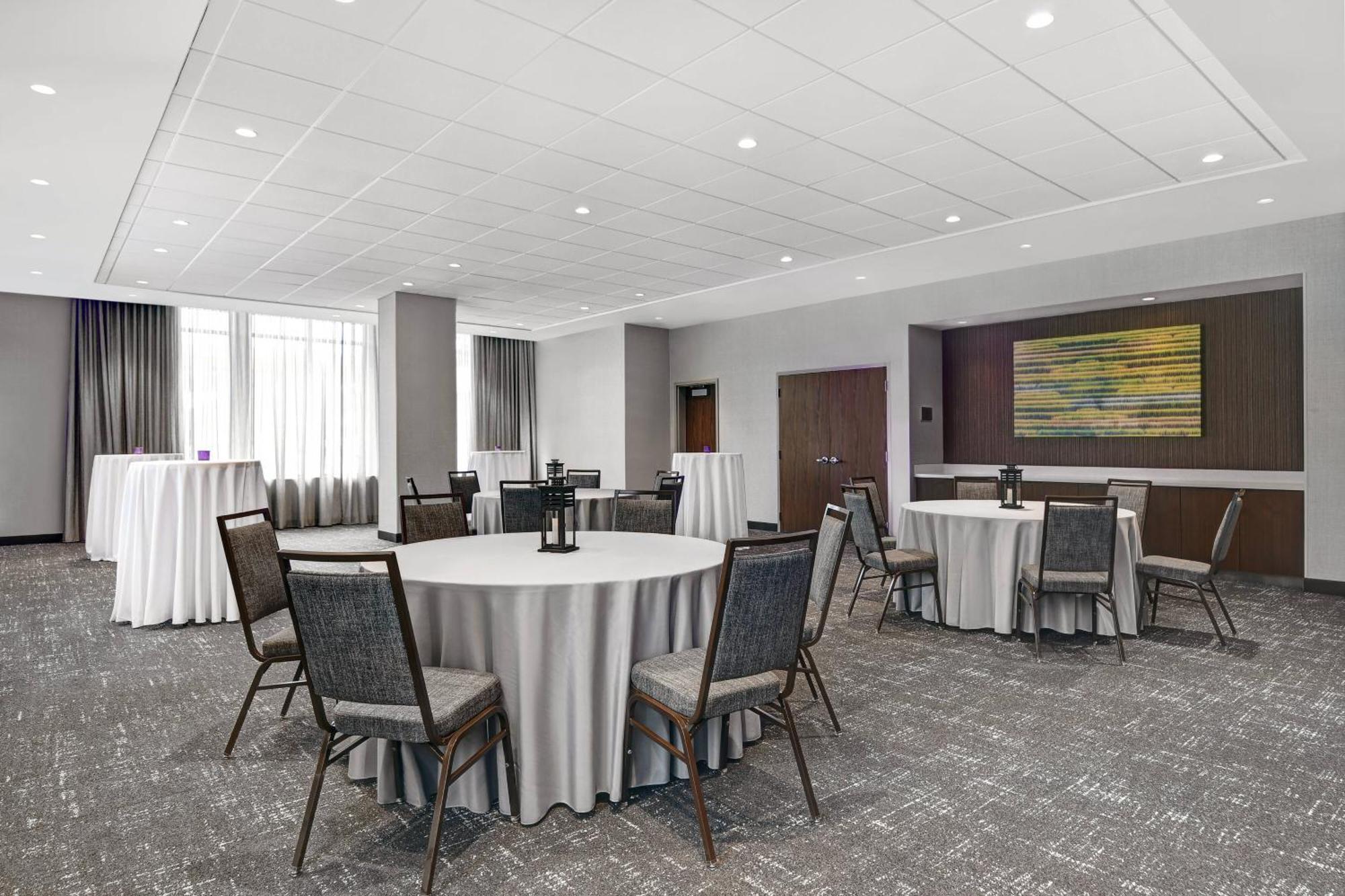 Courtyard By Marriott Manhattan Aggieville מראה חיצוני תמונה