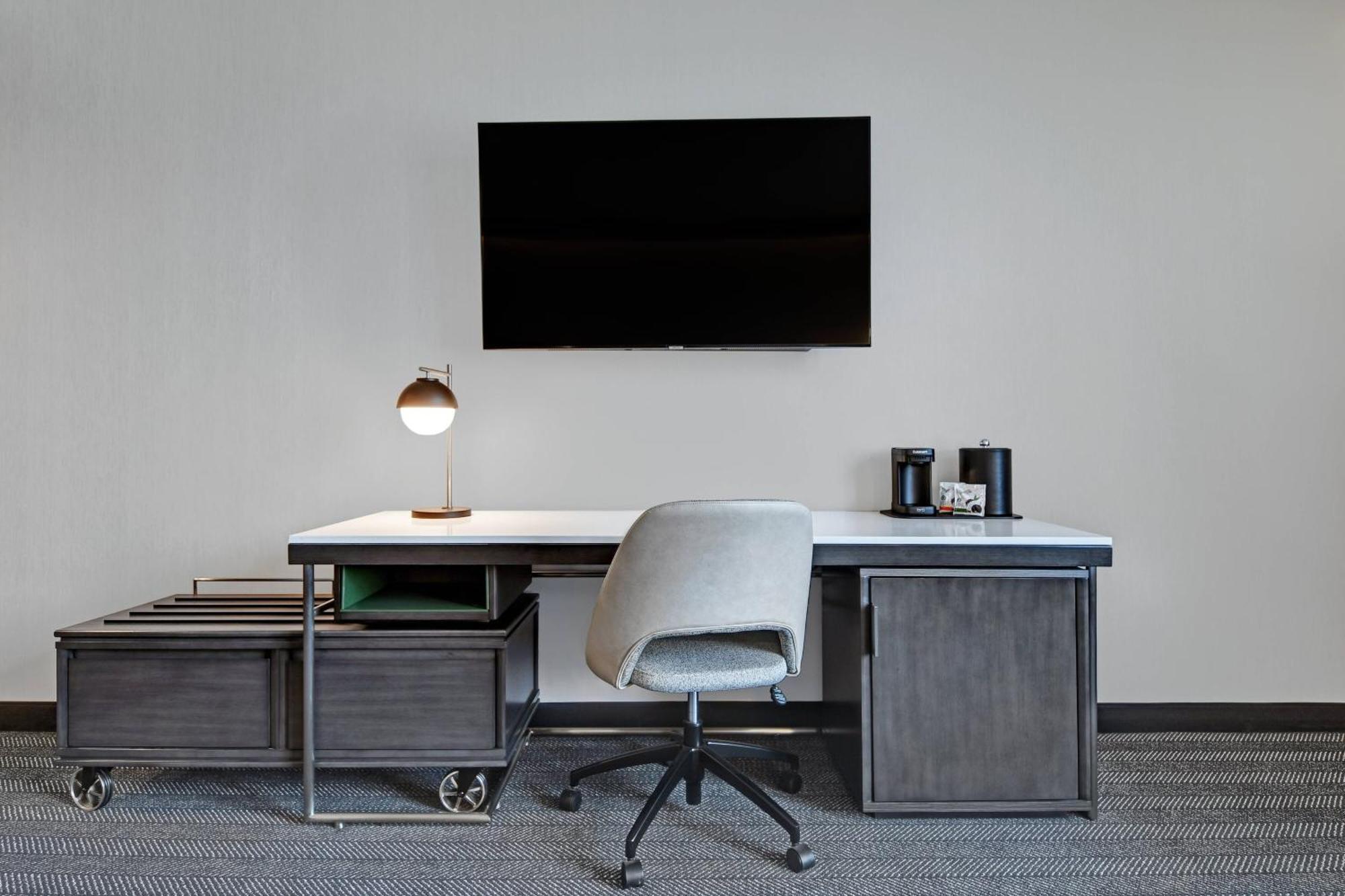 Courtyard By Marriott Manhattan Aggieville מראה חיצוני תמונה