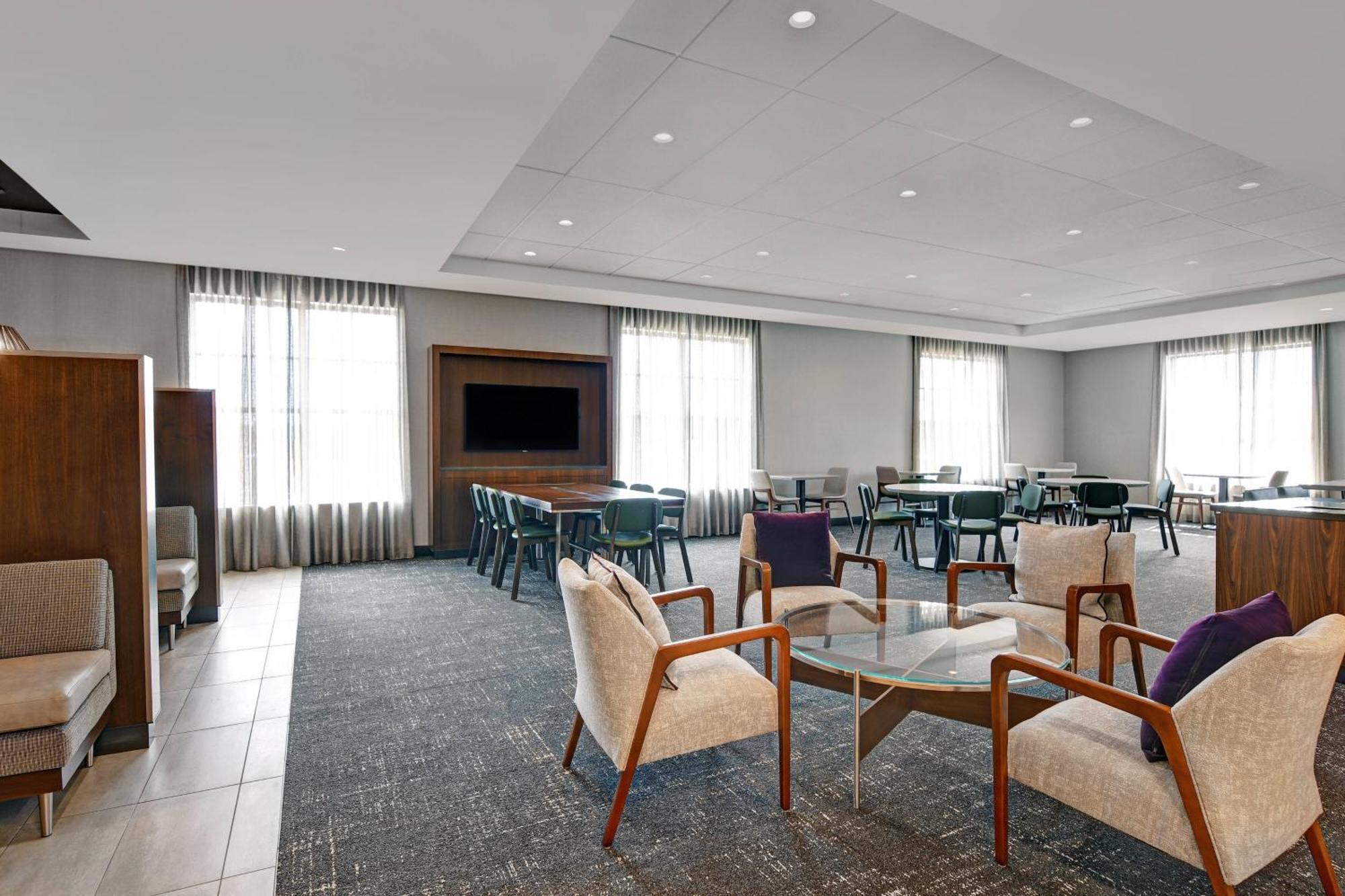 Courtyard By Marriott Manhattan Aggieville מראה חיצוני תמונה