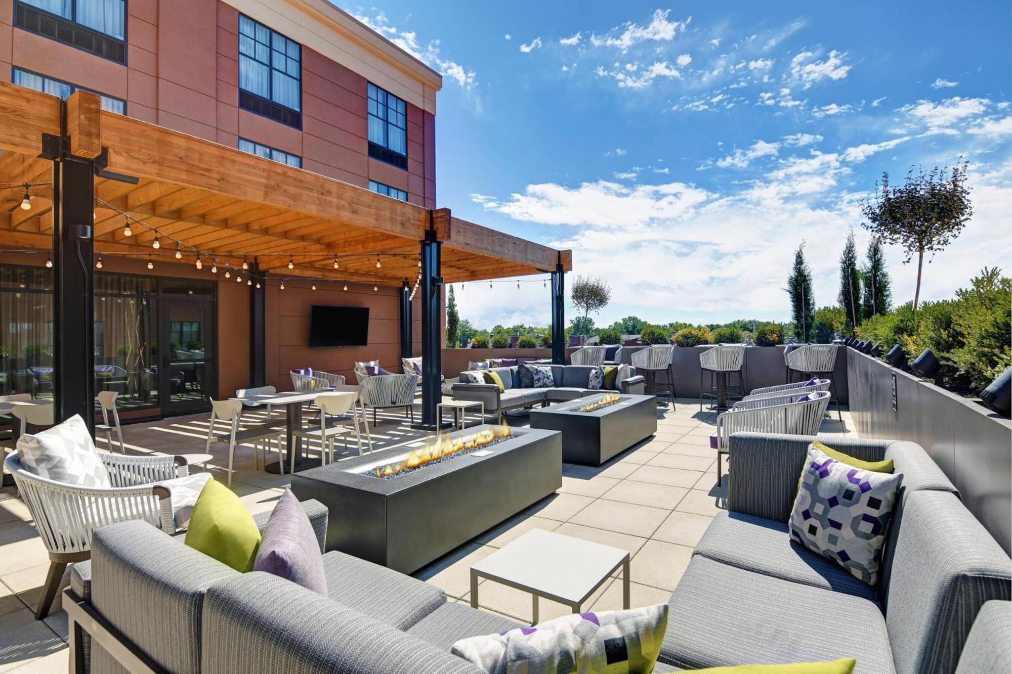 Courtyard By Marriott Manhattan Aggieville מראה חיצוני תמונה