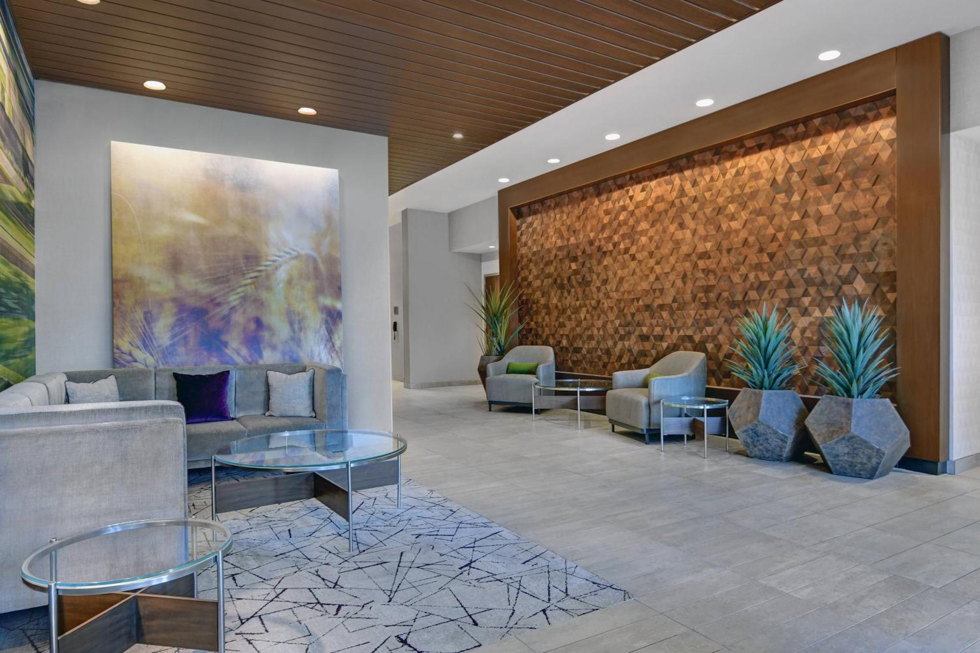 Courtyard By Marriott Manhattan Aggieville מראה חיצוני תמונה