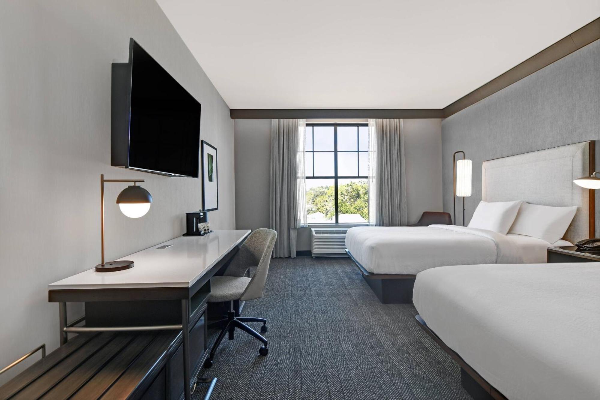 Courtyard By Marriott Manhattan Aggieville מראה חיצוני תמונה