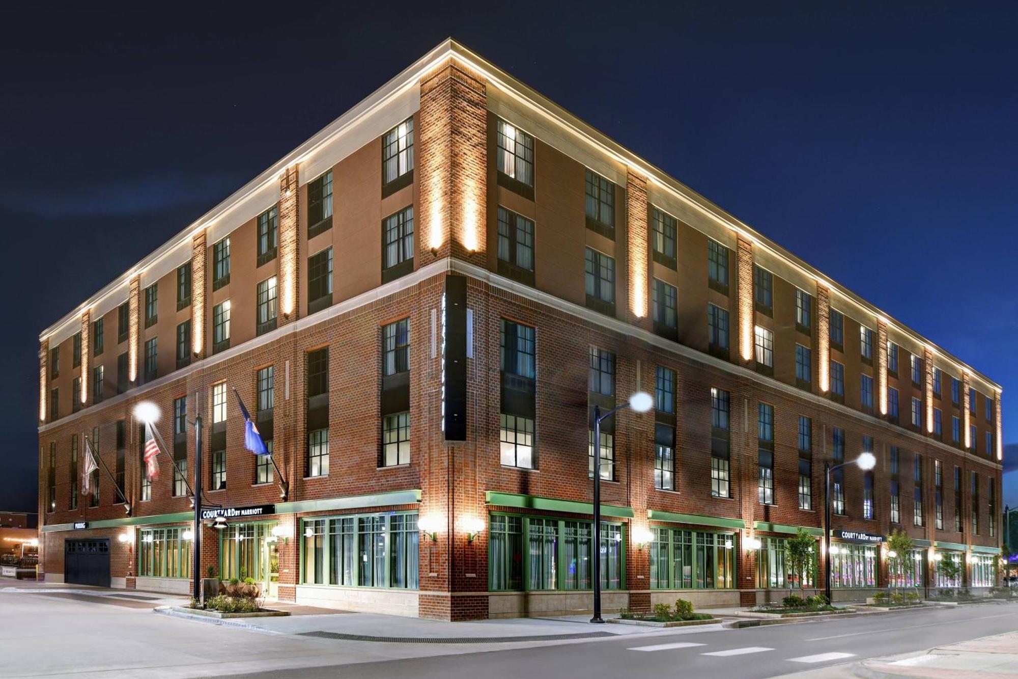 Courtyard By Marriott Manhattan Aggieville מראה חיצוני תמונה