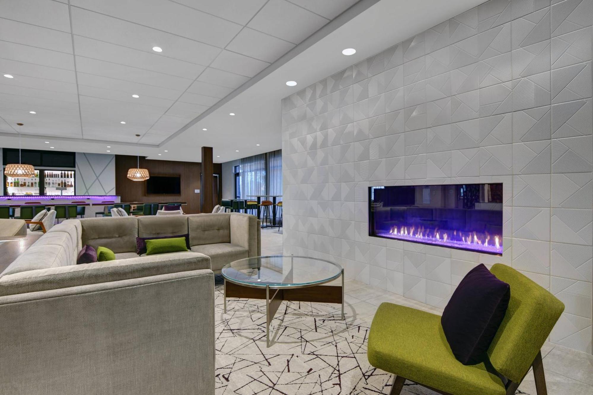 Courtyard By Marriott Manhattan Aggieville מראה חיצוני תמונה
